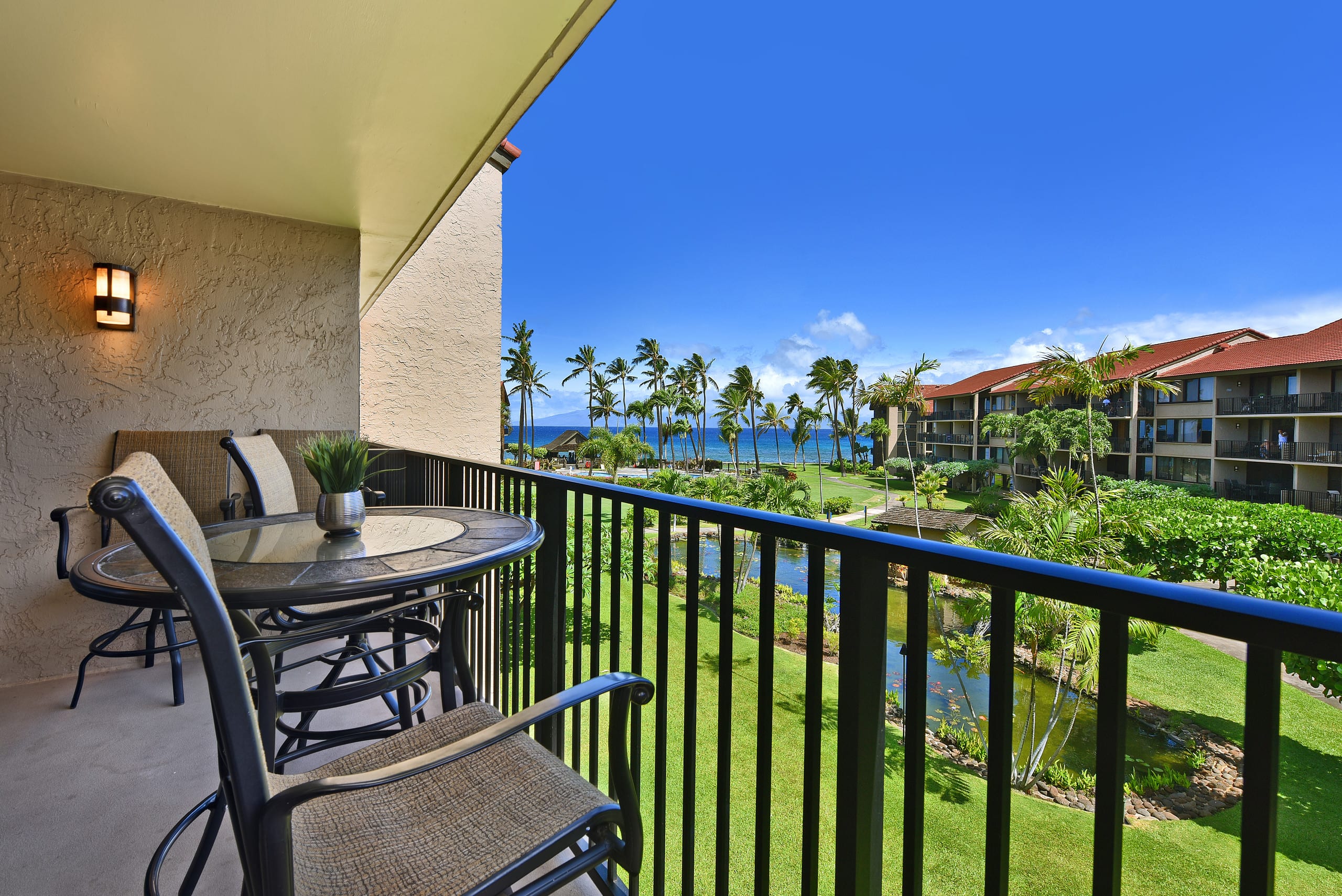 Condo in Lahaina · ★4.87 · 1 bedroom · 2 beds · 1 shared bath - Image 24