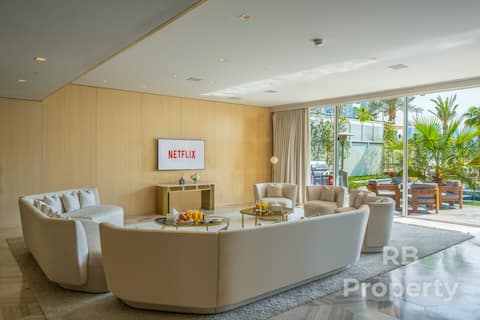 Top performing Airbnb: FIVE Palm Beach Villa -Pool & Jacuzzi, 3-Level in Palm Jumeirah
