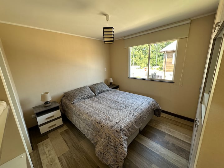 Pieza principal con baño en suite.