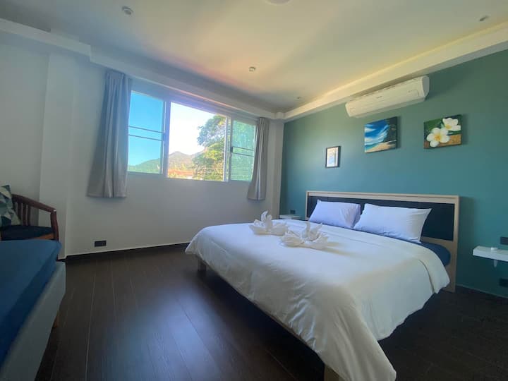 bedroom 3 with Mountain View with a king size bed and extra single bed 