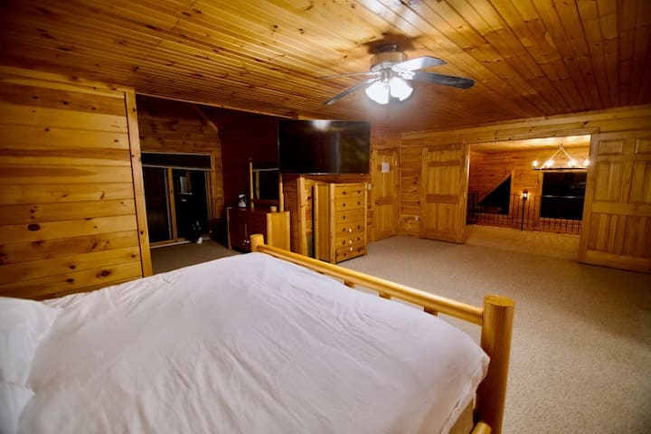 Chambre 1 : suite parentale avec lit King Size 