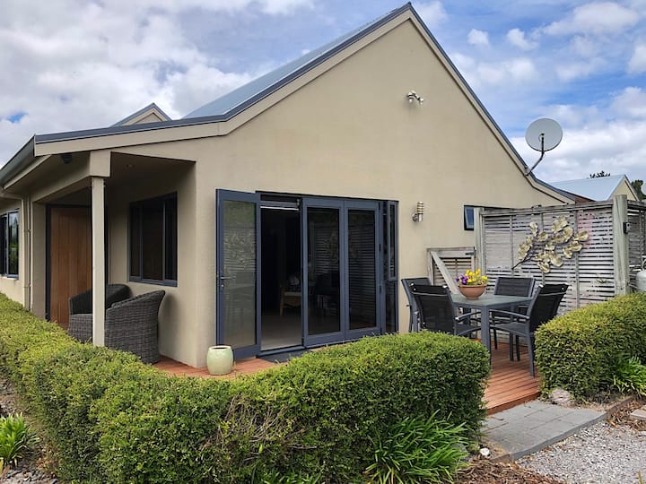 Fairbairn Apartment - peaceful country garden