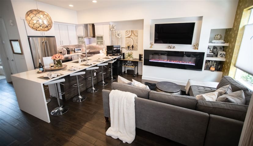 Denver Luxury Retreat – Private Rooftop/Hot Tub