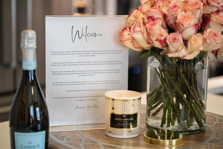 Denver Luxury Retreat – Private Rooftop/Hot Tub gallery image 3