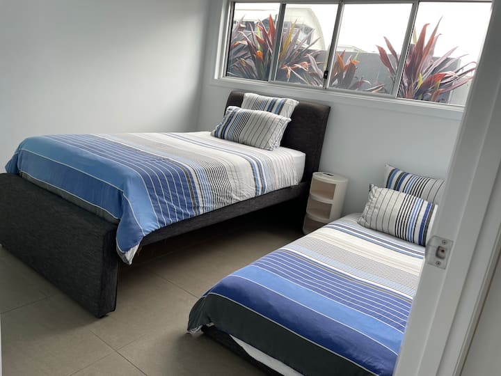 غرفة نوم ثانية بسرير تراندل