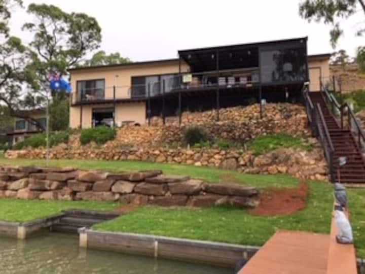 Spectacular river frontage Younghusband, Mannum Houses for Rent in