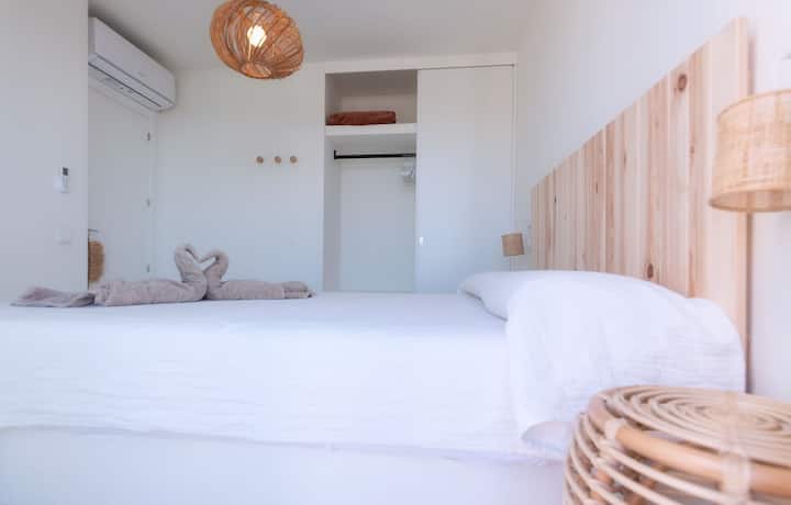 ორადგილიანი ნომერი აივნით 