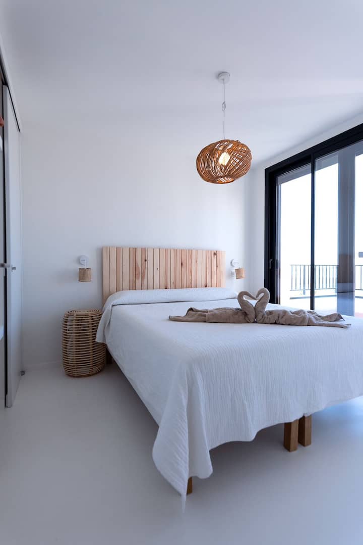 ორადგილიანი ნომერი აივნით 