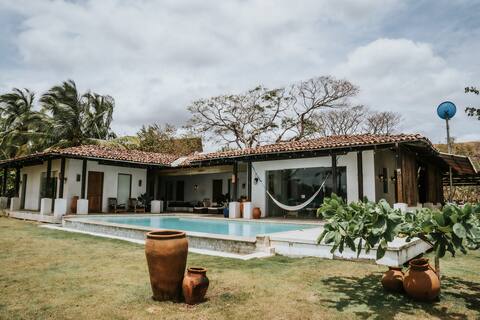 Villa Nomada -Barefoot Luxury  Beach Front Villa