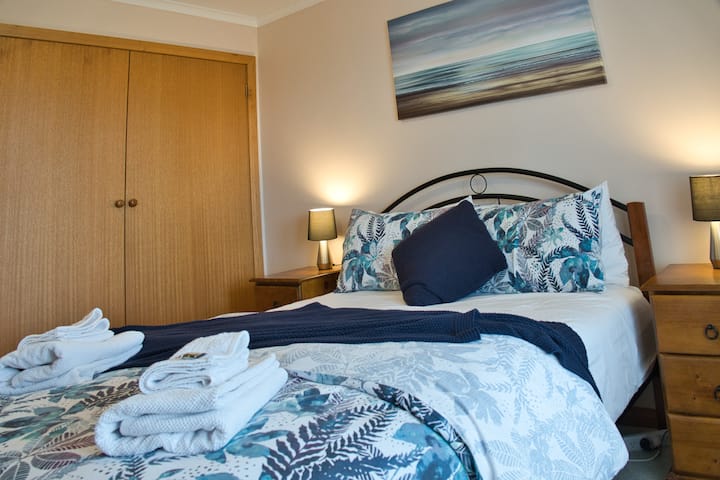 საძინებელი 1