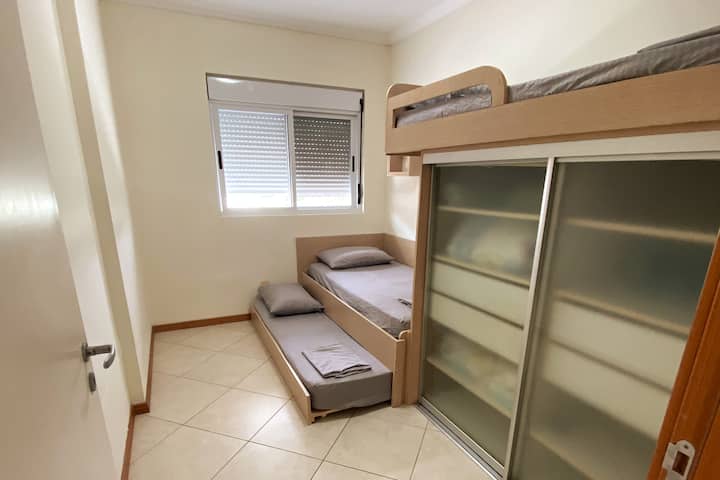 ห้องนอน 2 (เตียงเดี่ยวหลักจะเปลี่ยนเป็นเตียงคู่ได้) ได้