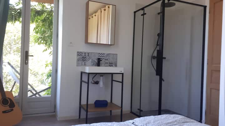 спалня 2 с двойно легло и душ