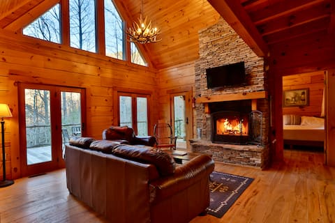 Log Cabin Hot Tub Starlink 25 Min to Asheville