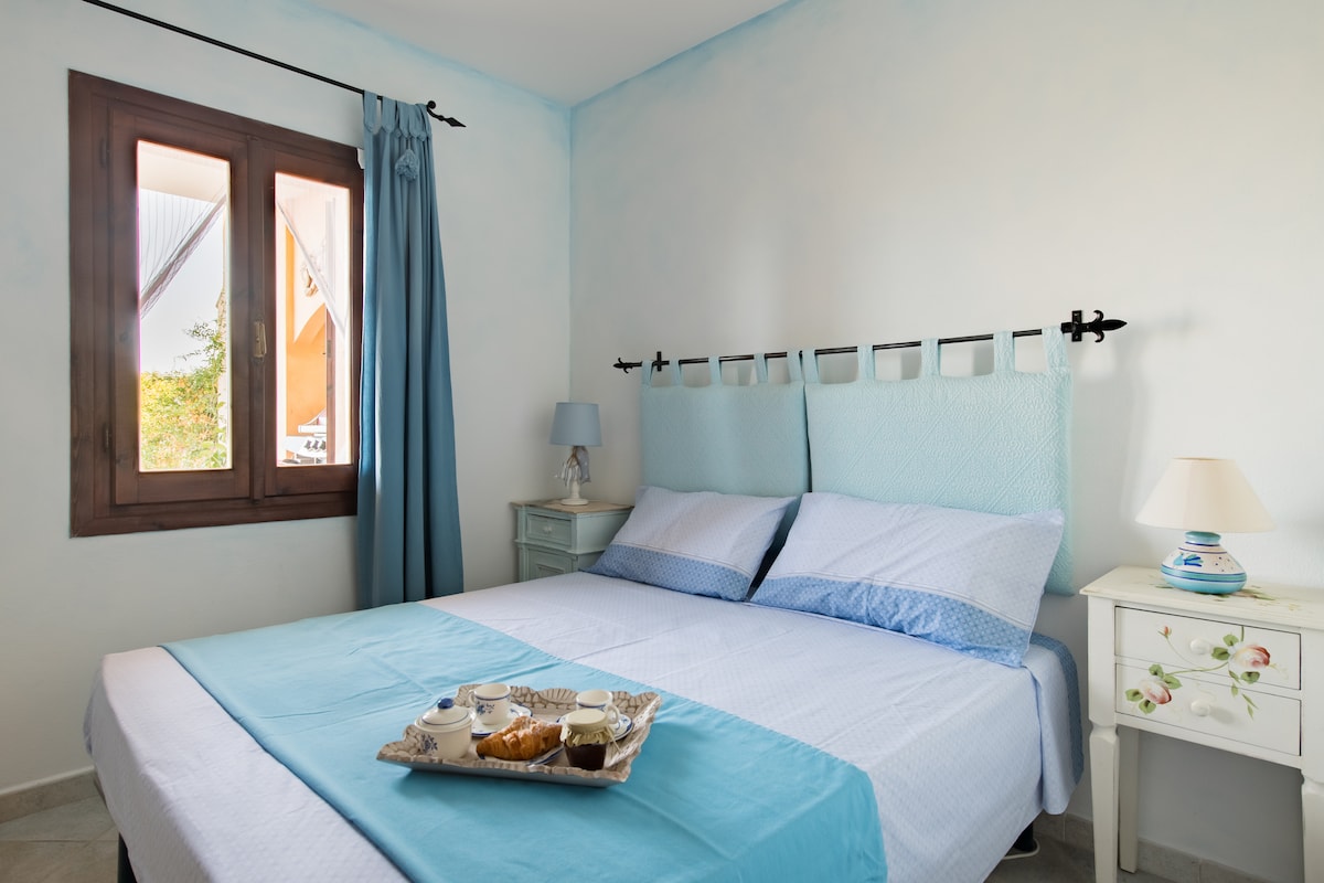 „Изумрудена“ спалня: изглед към басейна!