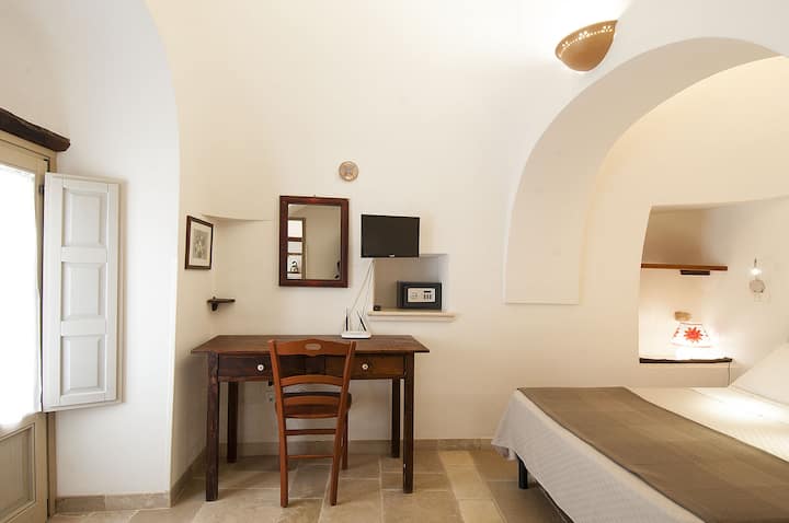 标准双人床卧室