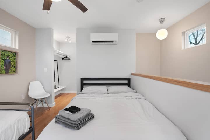 小さなゲストハウスの寝室