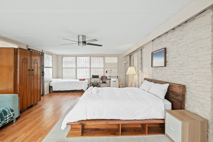 母屋の寝室# 1 （階下）