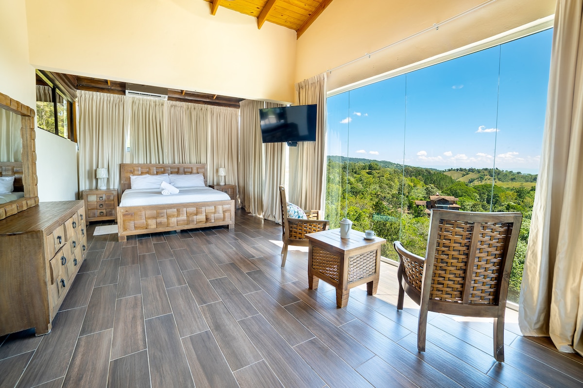 ห้อง #1 (ห้องชุดหลัก)

- JACCUZI
- Wi-Fi
- สมาร์ททีวี (เคเบิลทีวี + เน็ตฟลิกซ์)
- เครื่องปรับอากาศ
- พัดลมเพดาน
- ห้องน้ำในตัว