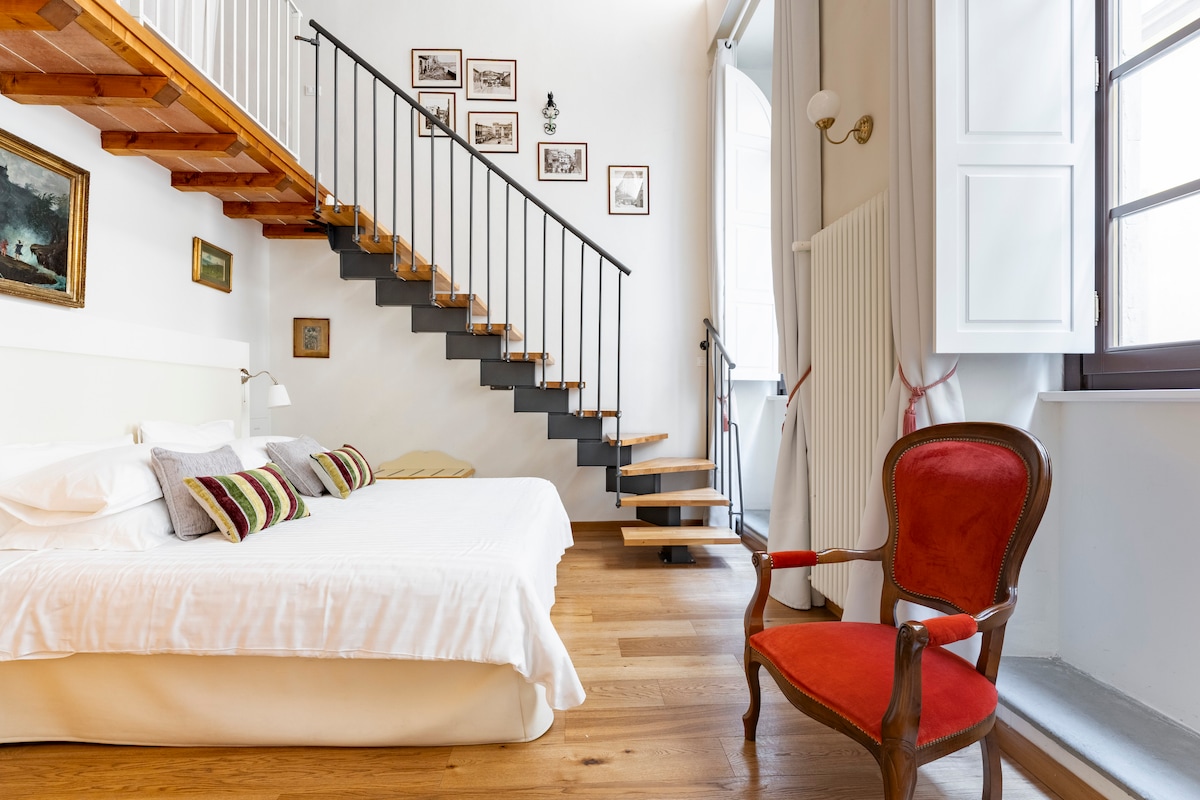 Detalles de los muebles y escalera para acceder al loft