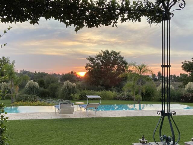 Light flooded Poolvilla embedded in vinyeards gallery image 4