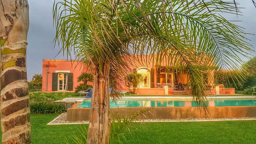 Light flooded Poolvilla embedded in vinyeards