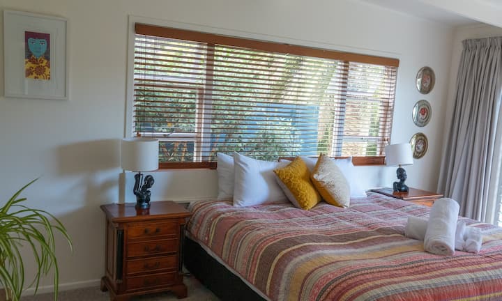 Dormitorio 2 con cama súper king.