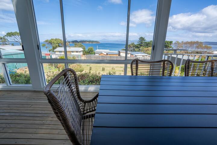 Blue Cottage – Modern Comforts, Oceanview gallery image 2