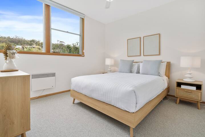 Blue Cottage – Modern Comforts, Oceanview gallery image 5