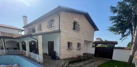 Family house perfect for kids with pool and garden