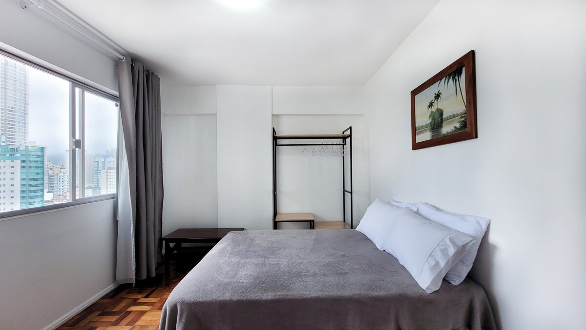 Საძინებელი 2 - ორადგილიანი საწოლი და კონდიციონერი