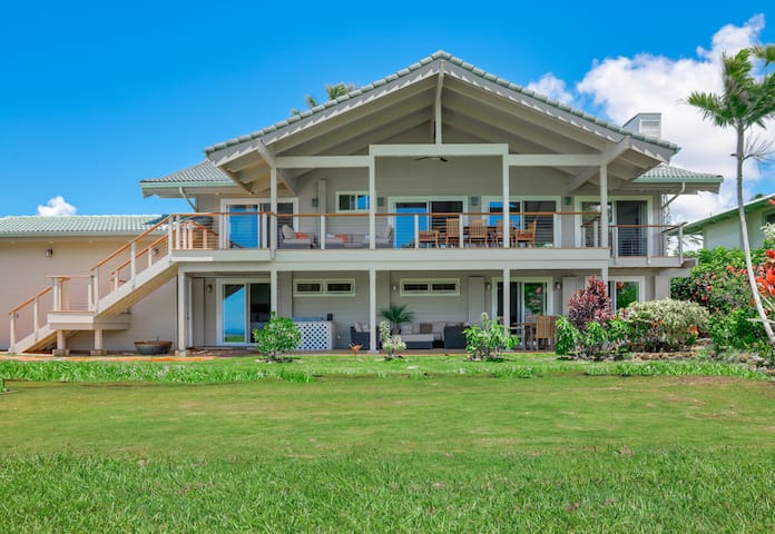 Tropical and Elegant. Ocean/waterfall views. Pool gallery image 3