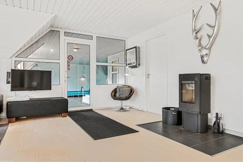 Pool and spa house in the center of Blåvand