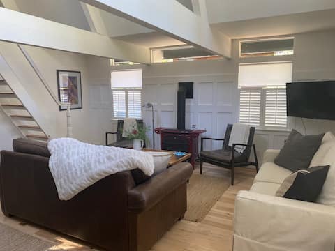 Successful Airbnb property: Tahoe City Chalet- walk to town, trails and lake in Sunnyside Tahoe City