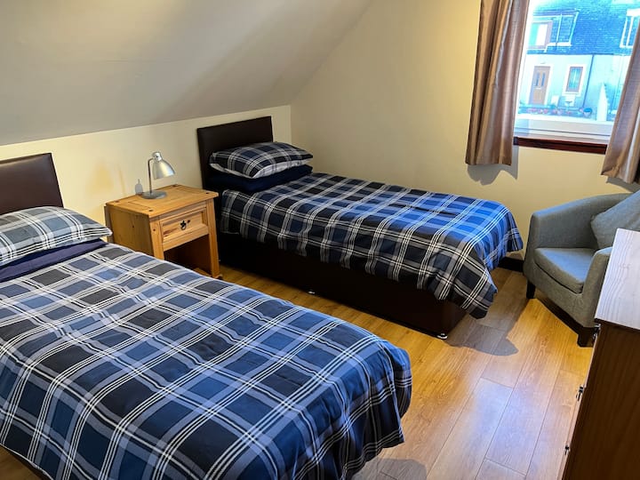 Hawthorn West Upstairs twin Bedroom - 2 x Single Beds