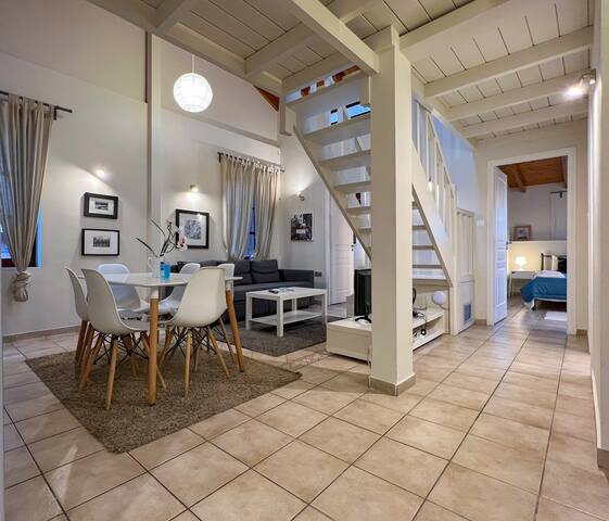 (3A) Central 3 bedroom Suite with loft in Psiri !