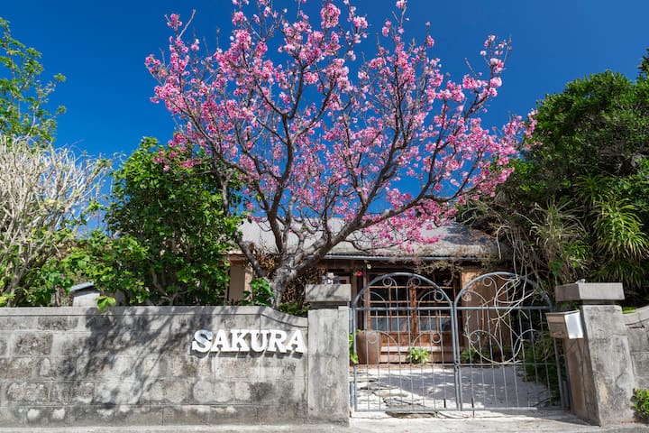 Entire home with 2 bedrooms in Okinawa - SAKURAHOUSE／Yonaguni Okinawa日本最西端与那国島・1棟貸し・古民家