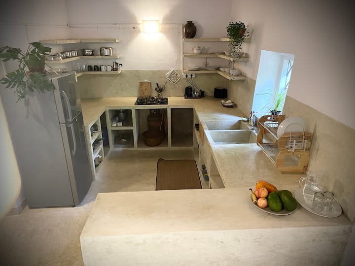Full kitchen image 1