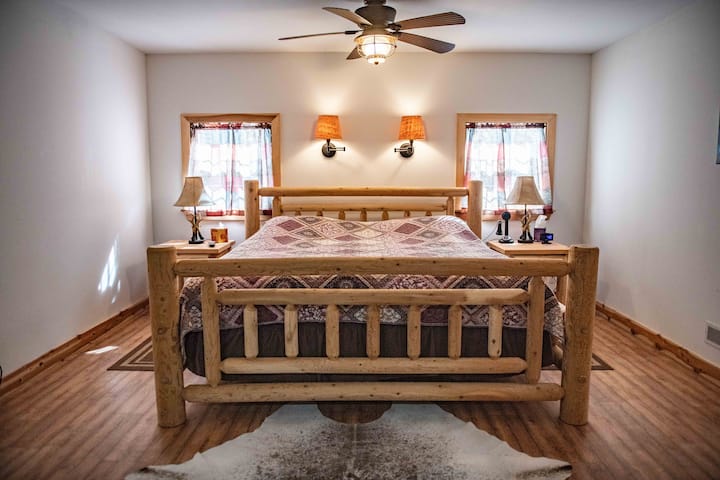Upstairs 400 + sq. ft. Master with Amish made King bed, 50-inch TV,
 2 Futons, and a cushy inflatable queen-size mattress.
