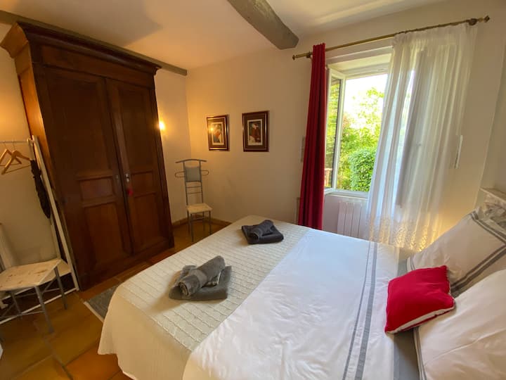 La chambre donne sur la nature