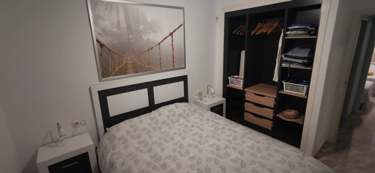 O hlavnú spálňu spolu s druhou spálňou bolo postarané. Nové matrace a skrinky. Veríme, že sa vám bude páčiť. Spite jemne, Marc a Ilse