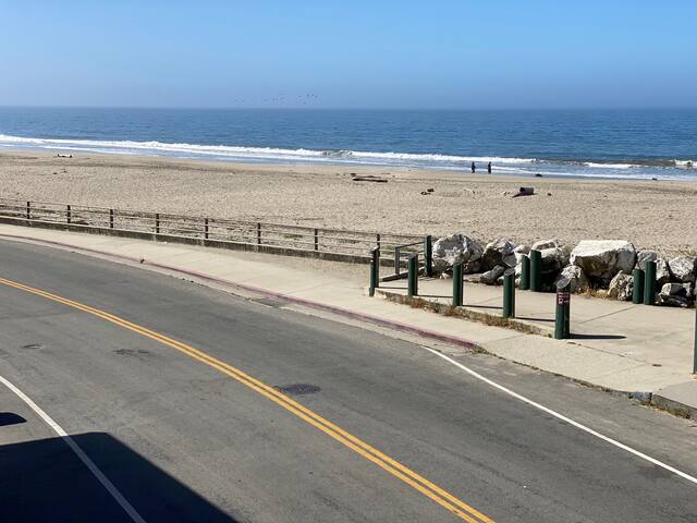 BEACH FRONT HOME 301 gallery image 3