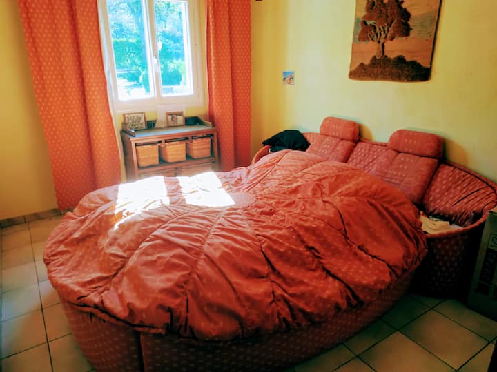 Bedroom 1: bed 160/200