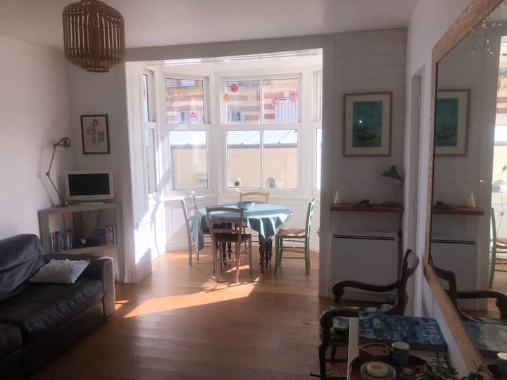 Charm & fresh air 50m from the sea