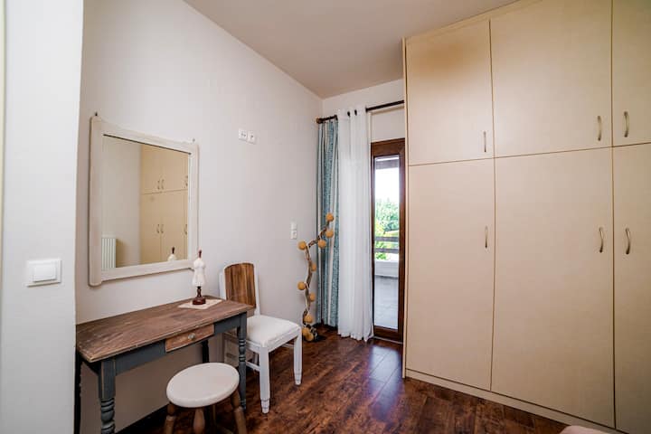 Treća spavaća soba. 
Dva kreveta za jednu osobu.
Jedna od njih nalazi se ispod onoga što vidite