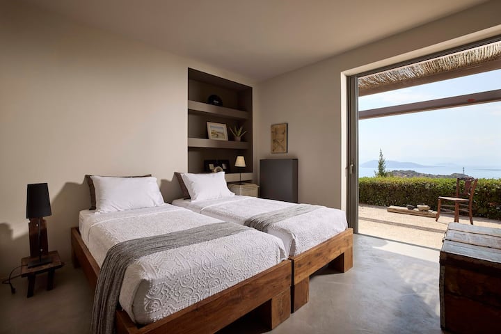 Main House - bedroom 2