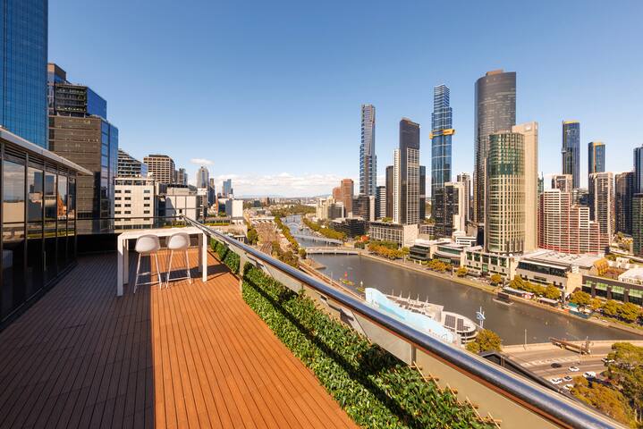Flinders Luxury Penthouse: Terrace & amazing views gallery image 2