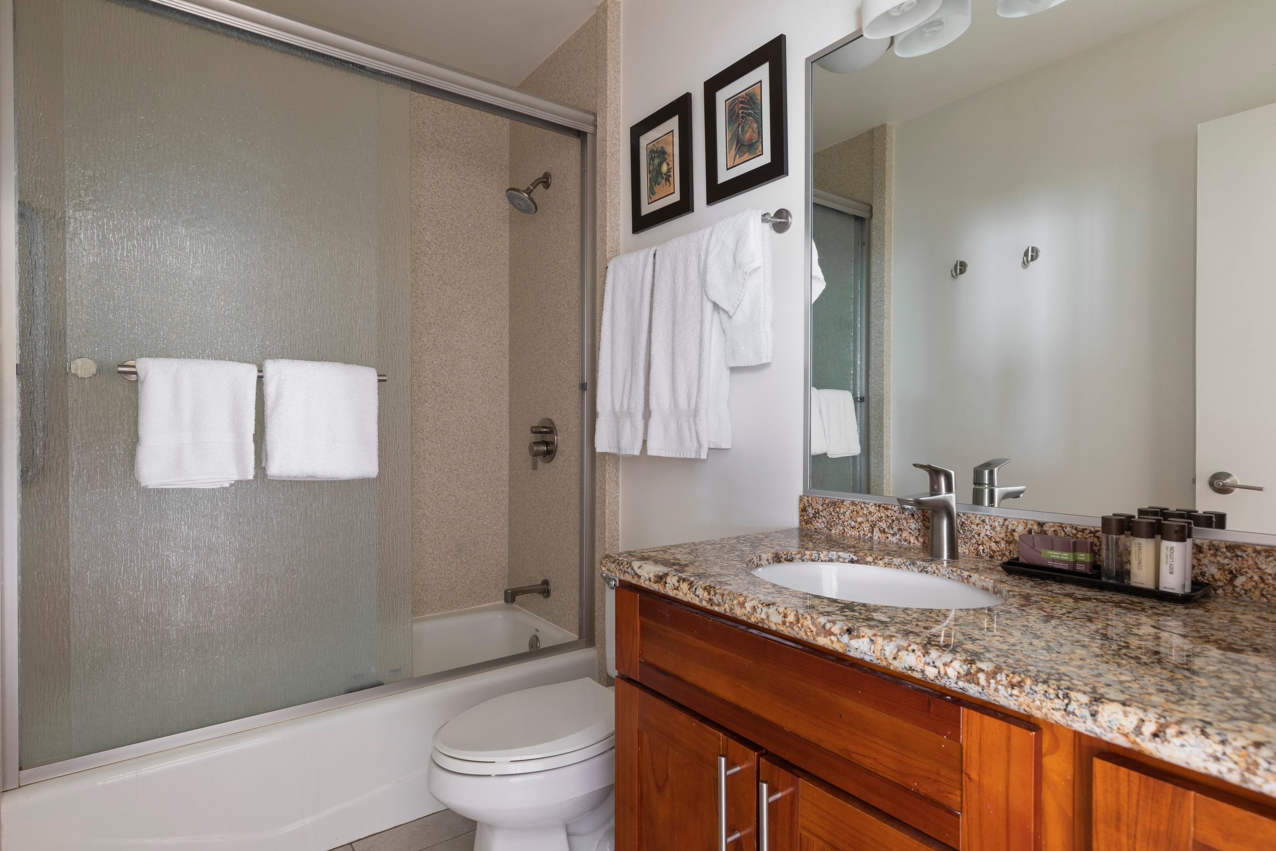 Condo in Honolulu · ★4.87 · 1 bedroom · 2 beds · 2 shared baths - Image 14