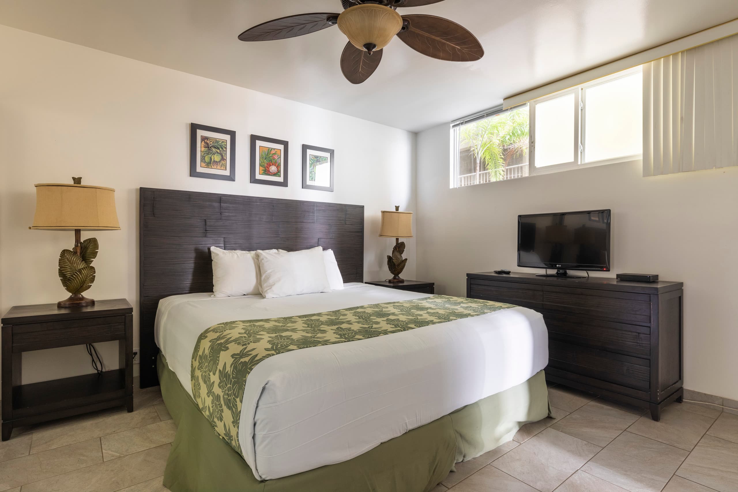 Condo in Honolulu · ★4.87 · 1 bedroom · 2 beds · 2 shared baths - Image 11