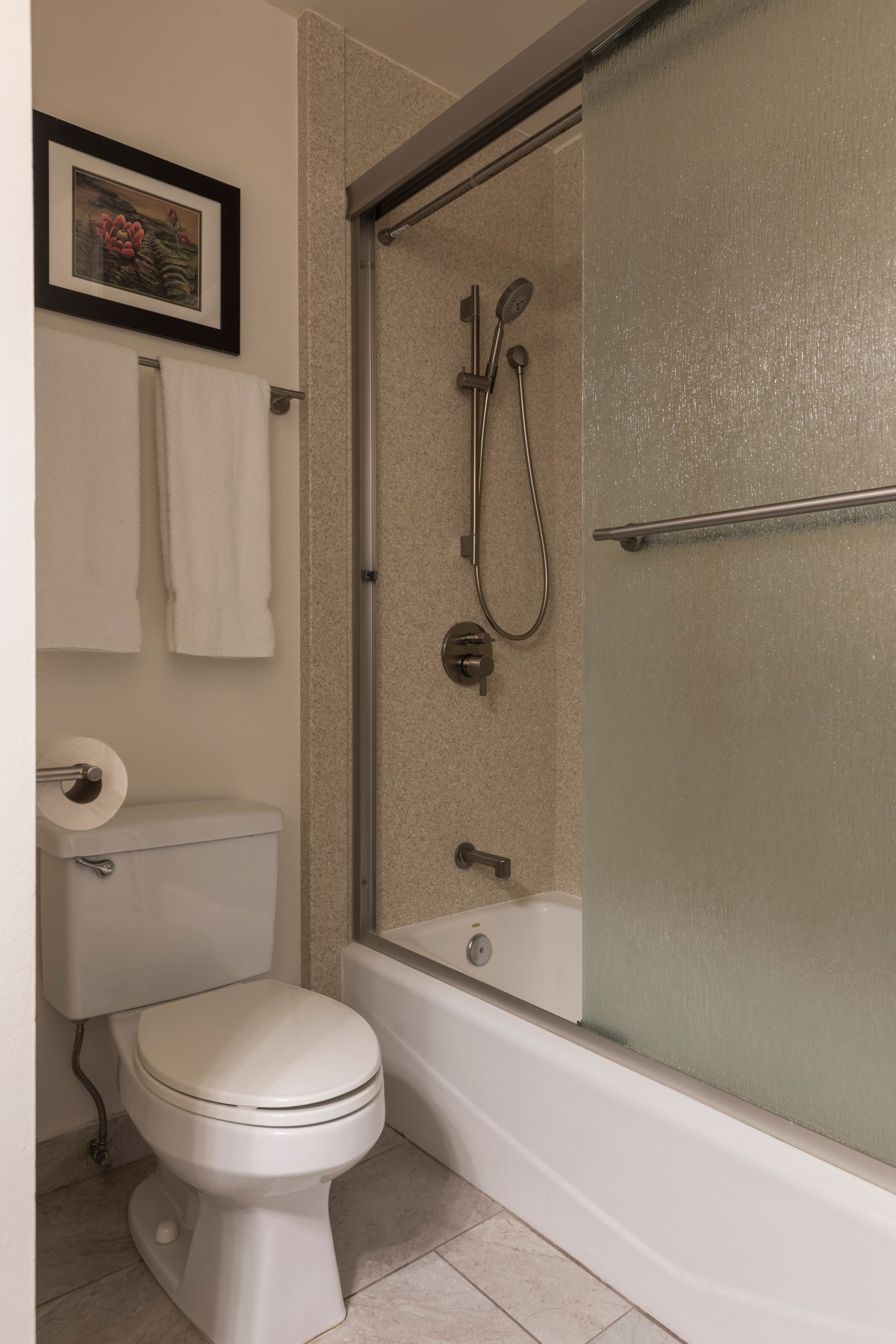 Condo in Honolulu · ★4.87 · 1 bedroom · 2 beds · 2 shared baths - Image 13