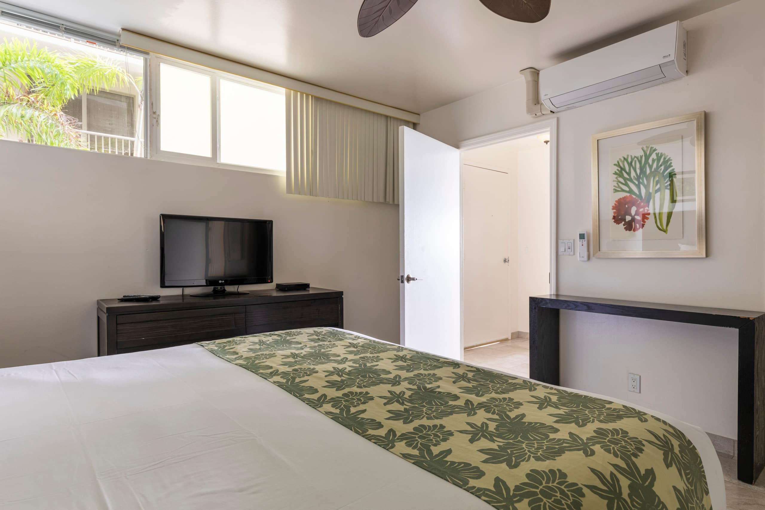 Condo in Honolulu · ★4.87 · 1 bedroom · 2 beds · 2 shared baths - Image 9